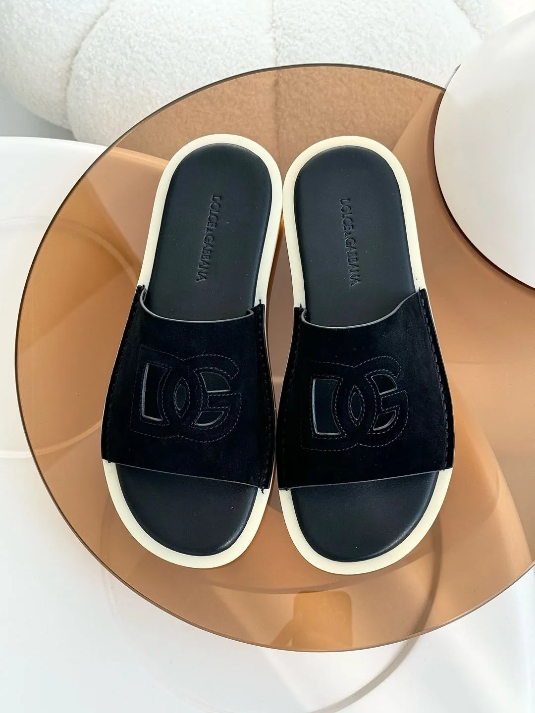 [DG*Dolce & Gabbana] P: 400💰 Size: 38-46 yards D&G/Dolce & Gabbana men’s DG hollow suede slippers FARFETCH original craftsmanship high-end quality